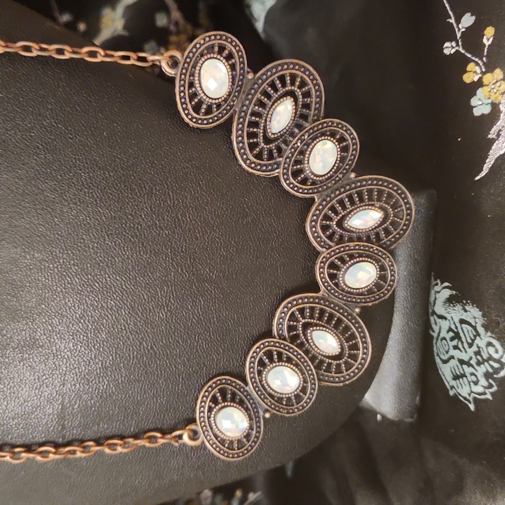 Paparazzi Copper & opalescent Necklace Set